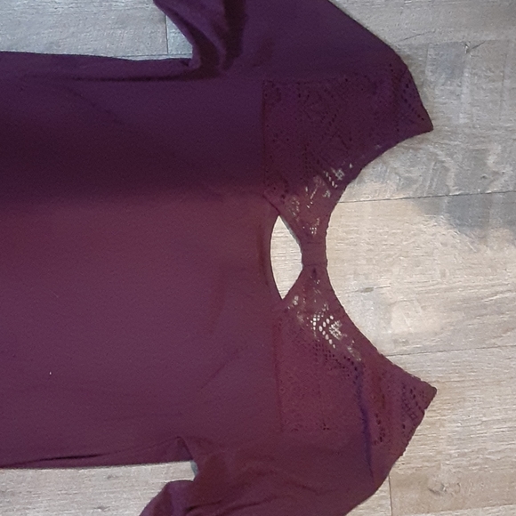 Soft shirt with lace back - Picture 2 of 3